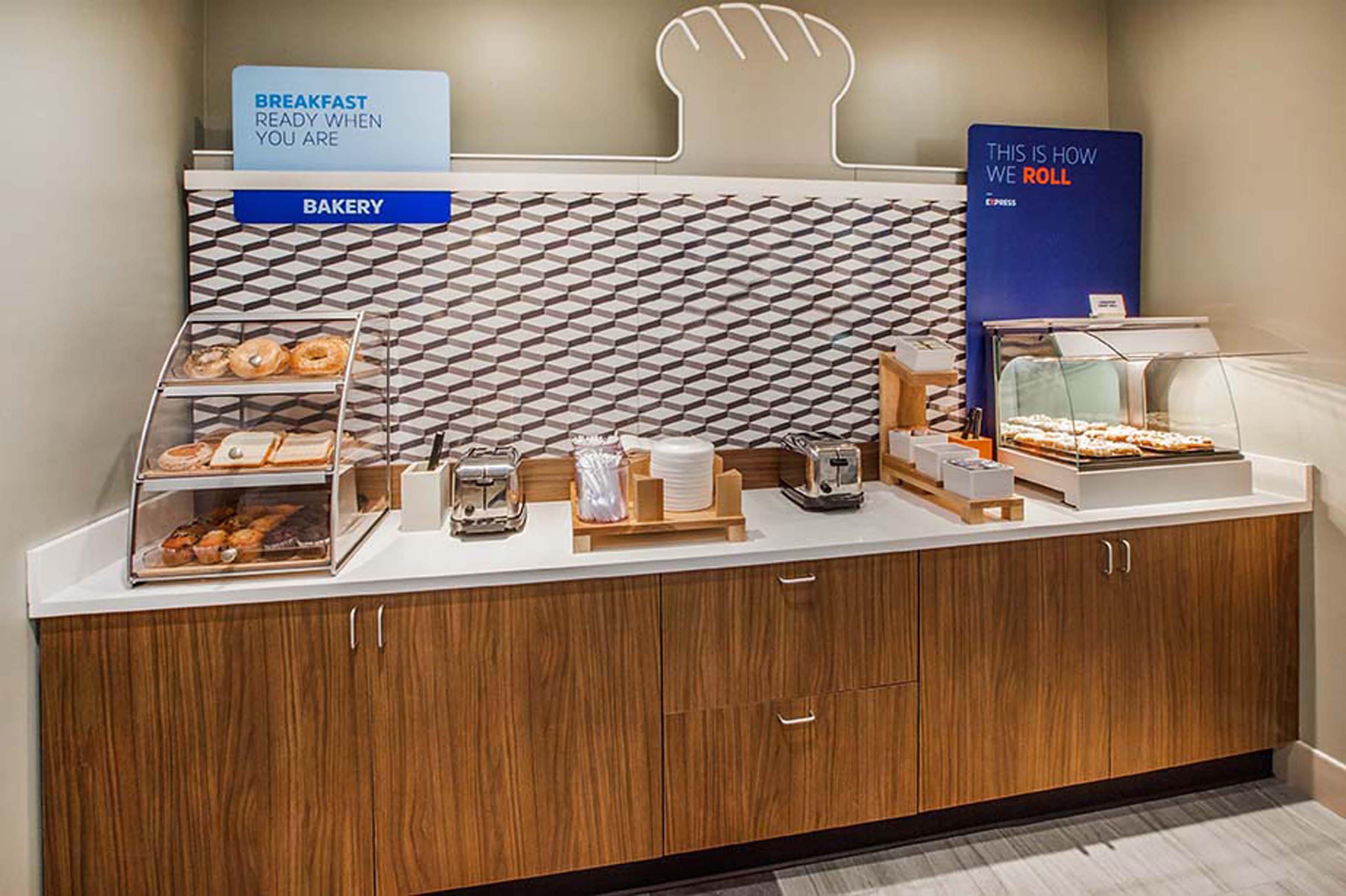 Holiday Inn Express Alpharetta - Roswell By Ihg Екстериор снимка